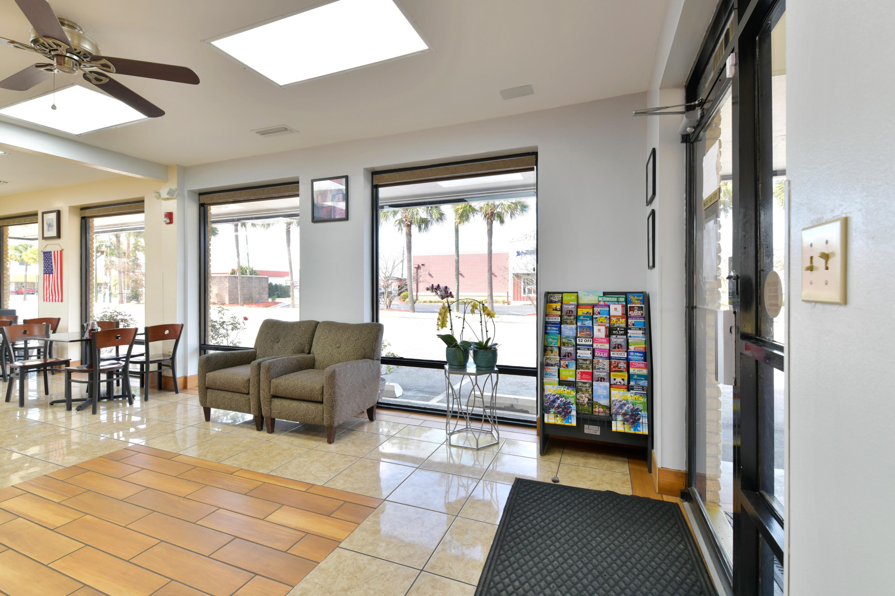 Oyo Hotel Lake Park - Valdosta Area エクステリア 写真
